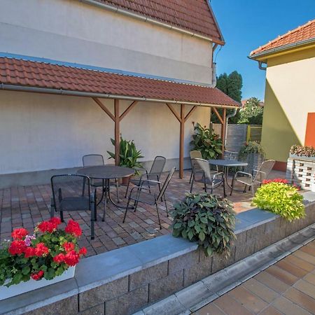 Pension Cizek Mikulov Buitenkant foto