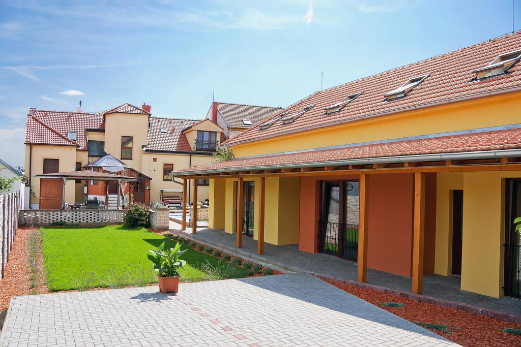 Pension Cizek Mikulov Buitenkant foto