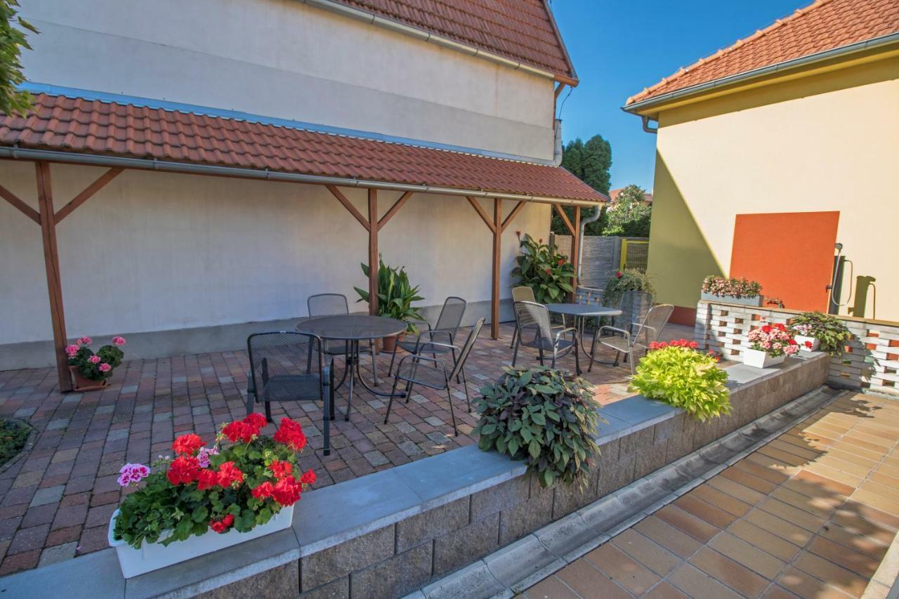 Pension Cizek Mikulov Buitenkant foto